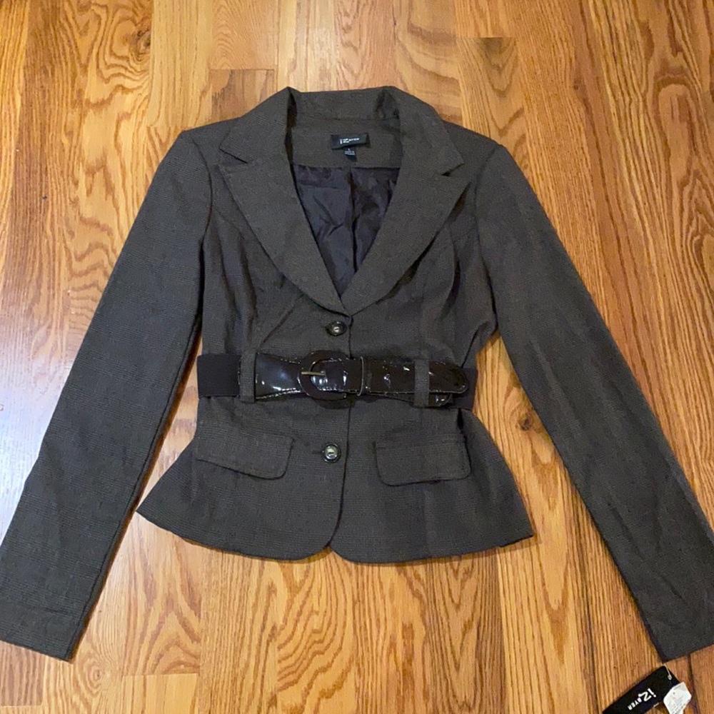 Gray short blazer with belt